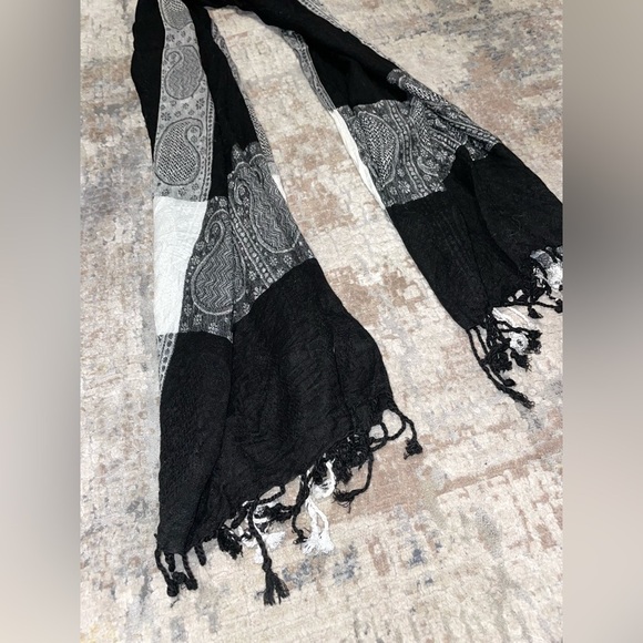 Paisley print scarf - Picture 2 of 2